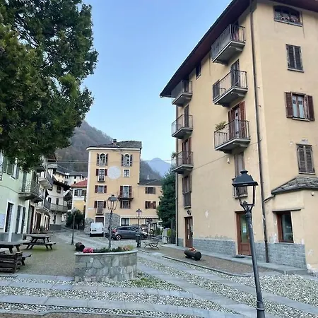 Ampio Montano Nel Centro Storico Di *