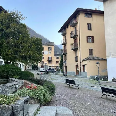 Ampio Montano Nel Centro Storico Di Apartment