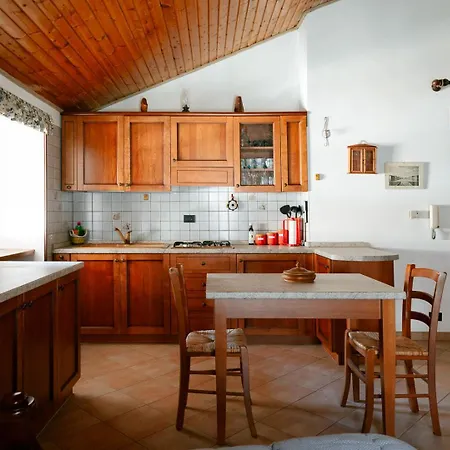 Ampio Montano Nel Centro Storico Di Apartment *