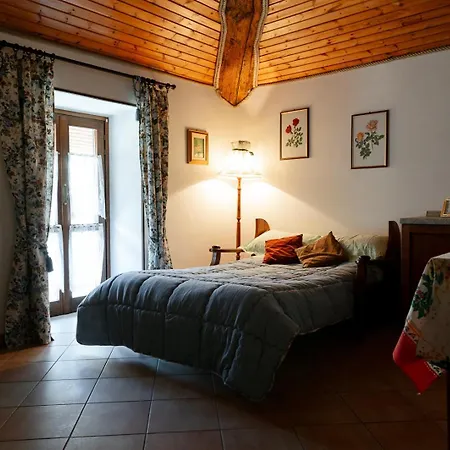 Ampio Montano Nel Centro Storico Di Apartment